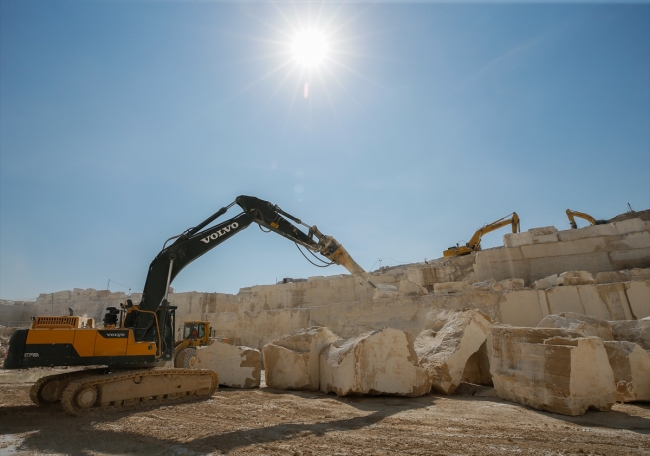 Denizli traverteni 100 ükede boy gösteriyor